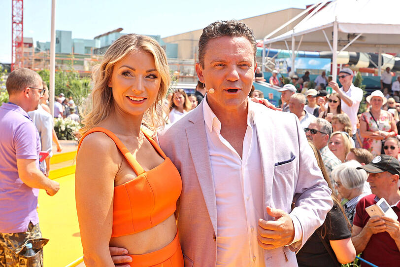 Vor Eva Luginger war Anna-Carina Woitschack die Frau an Stefan Mross' Seite. Vor Eva Luginger war Anna-Carina Woitschack die Frau an Stefan Mross' Seite.