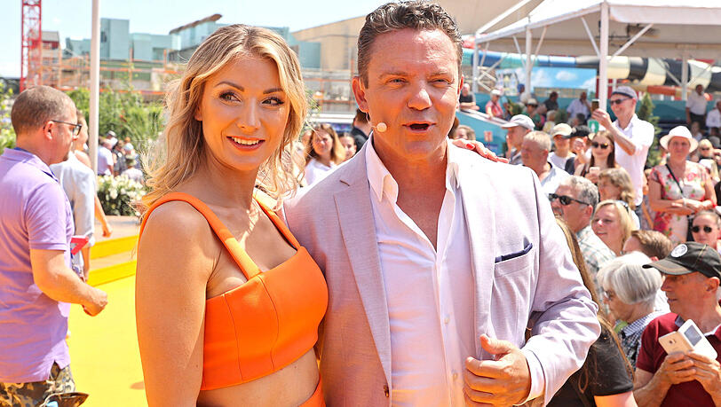 Vor Eva Luginger war Anna-Carina Woitschack die Frau an Stefan Mross' Seite. Vor Eva Luginger war Anna-Carina Woitschack die Frau an Stefan Mross' Seite.