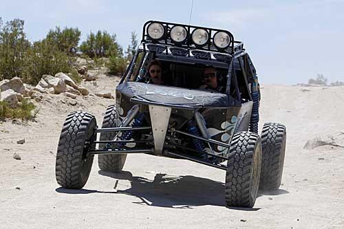 Einer der Renn-Geländewagen beim Off-Road-Rennen "California 200"