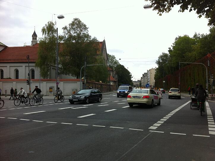 ... oder in die andere Richtung, denn die Radspur verläuft auf beiden Seiten.