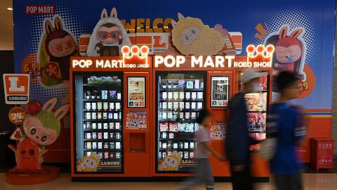 Pop Mart verkauft Labubus und andere Spielzeuge in China auch aus Automaten.