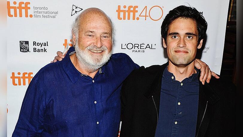 Nick Reiner (r.) mit Rob Reiner im Jahr 2015. Nick wird vorgeworfen, seine Eltern Rob und Michele getötet zu haben. Nick Reiner (r.) mit Rob Reiner im Jahr 2015. Nick wird vorgeworfen, seine Eltern Rob und Michele getötet zu haben.