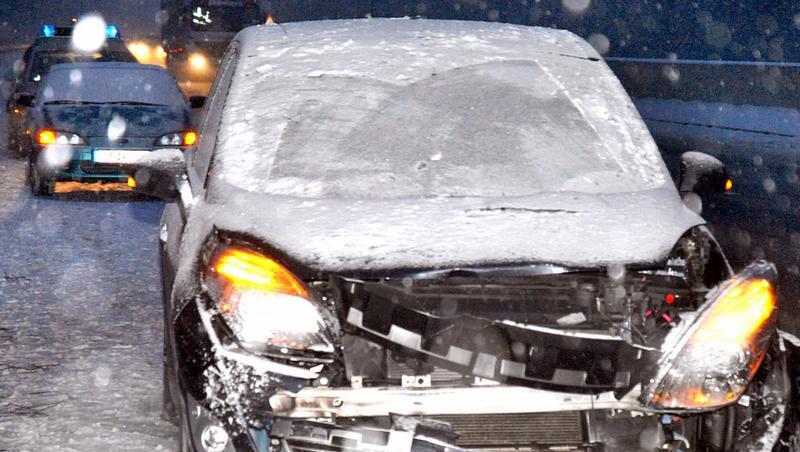 Harte Bedingungen für Autofahrer: Der Winter sorgt auch auf den Straßen für viele Unfälle. Harte Bedingungen für Autofahrer: Der Winter sorgt auch auf den Straßen für viele Unfälle.