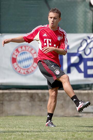 Ribéry ist wieder dabei, Lahm und Heynckes schreiben Autogramme, Neuer hechtet nach dem Ball: Bilder aus dem Trainingslager der Bayern am Gardasee