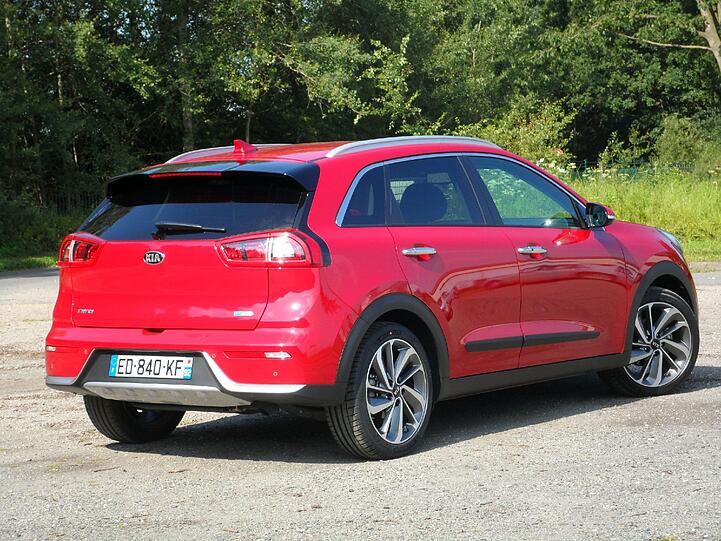 Reichlich Platz: Der Kia Noro ist geräumig - und dazu auch noch schick geformt - Kia bezeichnet ihn als "Hybrid in stylish und schön".