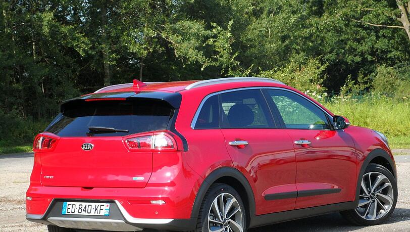 Reichlich Platz: Der Kia Noro ist geräumig - und dazu auch noch schick geformt - Kia bezeichnet ihn als "Hybrid in stylish und schön". Reichlich Platz: Der Kia Noro ist geräumig - und dazu auch noch schick geformt - Kia bezeichnet ihn als "Hybrid in stylish und schön".