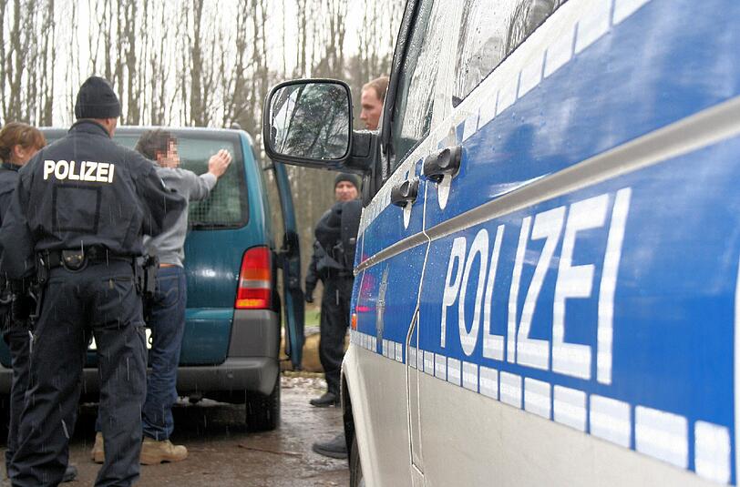 Die Bundespolizei hat in Rosenheim und bei Oberaudorf zwei mutmaßliche Schleuser festgenommen. (Symbolbild)