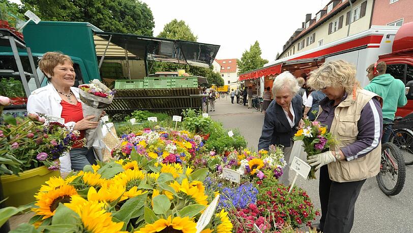 In Harlaching gibt's jeden Mittwoch am Mangfallplatz Blumen und Frisches vom Bauern für Viertel-Bewohner. In Harlaching gibt's jeden Mittwoch am Mangfallplatz Blumen und Frisches vom Bauern für Viertel-Bewohner.