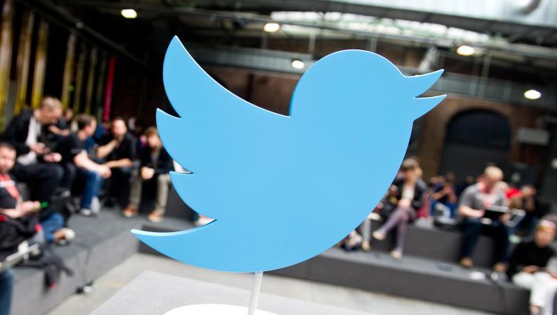 Ein Twitter-Aufsteller in Form eines Vogels steht während der Konferenz "re:publica" in einer Ausstellungshalle. Ein Twitter-Aufsteller in Form eines Vogels steht während der Konferenz "re:publica" in einer Ausstellungshalle.