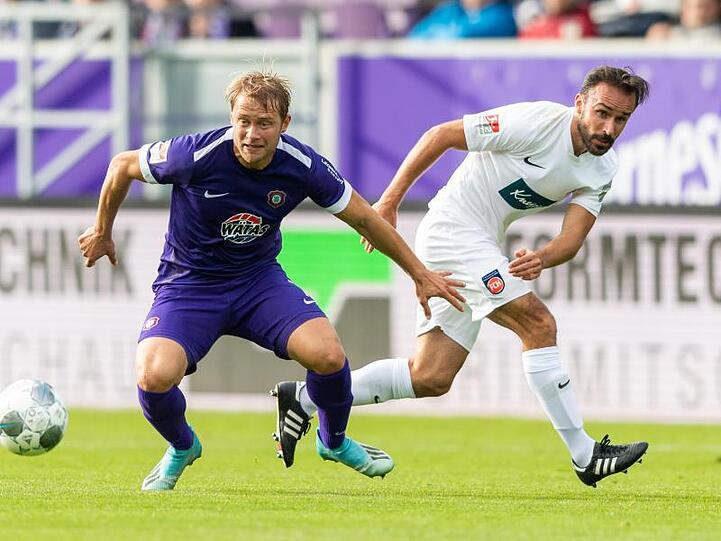 Jan Hochscheidt (l) verpasste mit Aue den Heimsieg gegen Heidenheim mit Robert Strauß.