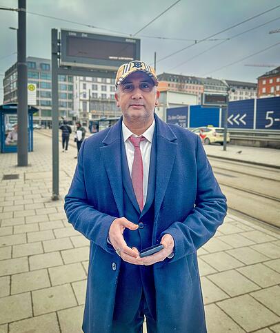 Kellner Rashid Mahmood muss am Montag zum Hohenzollernplatz – keine leichte Aufgabe ohne U-Bahn. Kellner Rashid Mahmood muss am Montag zum Hohenzollernplatz – keine leichte Aufgabe ohne U-Bahn.