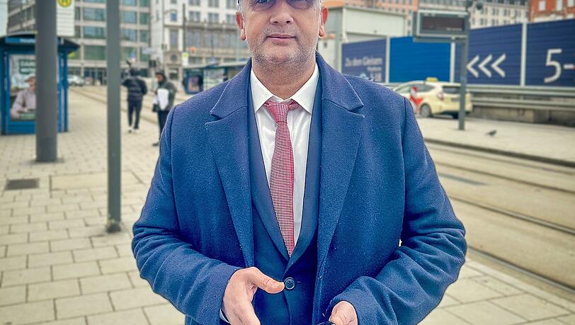 Kellner Rashid Mahmood muss am Montag zum Hohenzollernplatz – keine leichte Aufgabe ohne U-Bahn. Kellner Rashid Mahmood muss am Montag zum Hohenzollernplatz – keine leichte Aufgabe ohne U-Bahn.