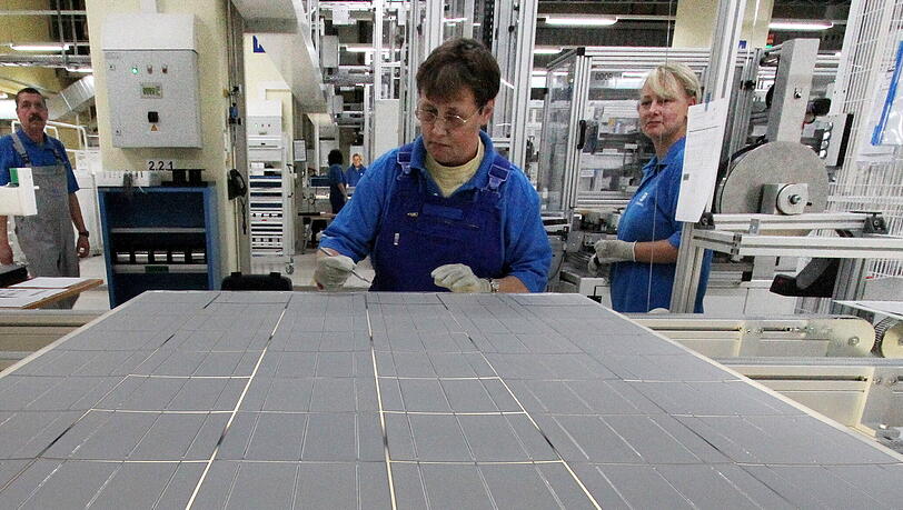 Solarzellen-Montage bei Conergy. Solarzellen-Montage bei Conergy.