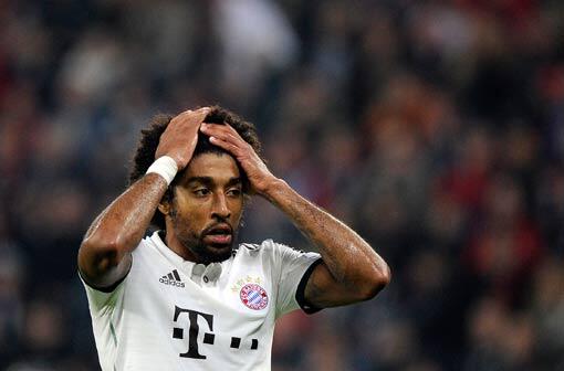 Dante: Note 4. Praktisch, trägt Ohrenwärmer immer am Kopf. Hatte den nachrückenden Honda nicht auf dem Schirm. Unglücklich beim Elfer.