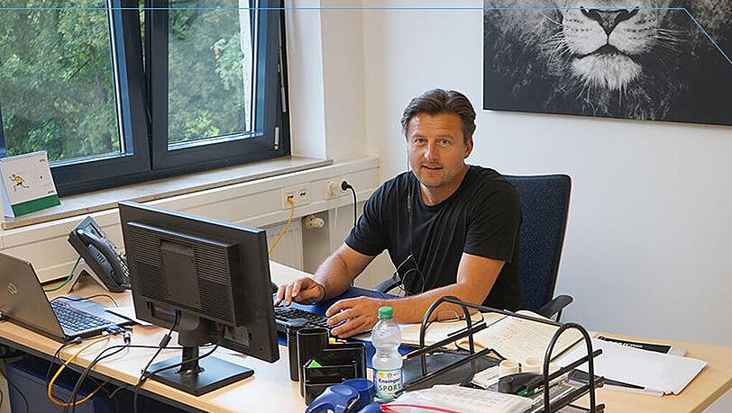 Früh kommen, spät gehen: Kosta Runjaic ist (noch) voller Tatendrang. Früh kommen, spät gehen: Kosta Runjaic ist (noch) voller Tatendrang.