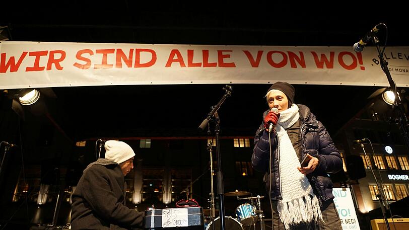 Demo vor der Oper.