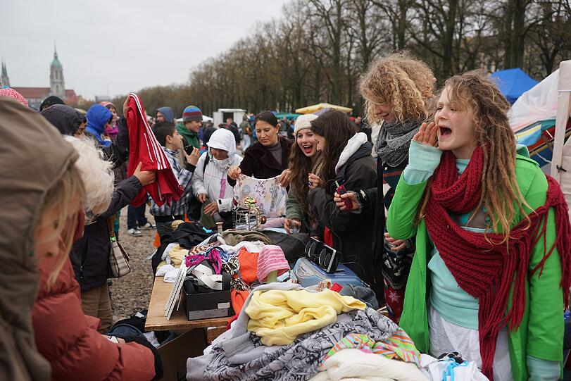 Die Bilder vom BRK Flohmarkt auf der Theresienwiese.