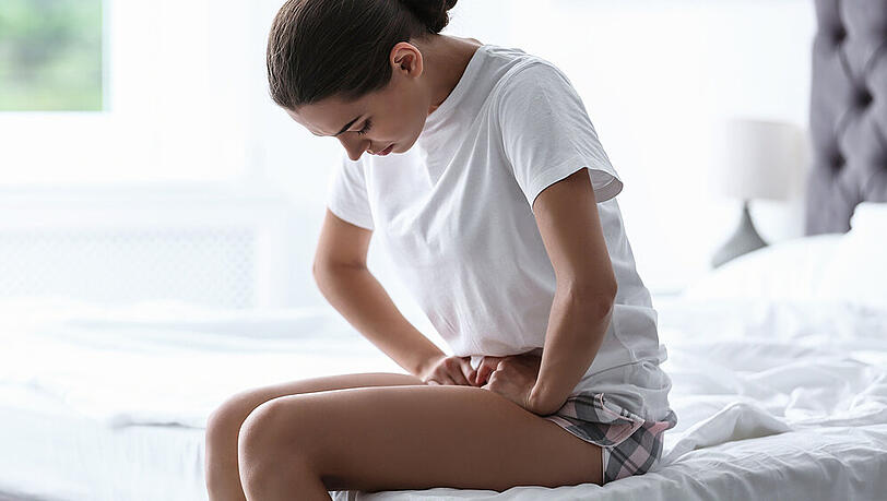 Endometriose kann starke Blutungen und Schmerzen während der Periode verursachen. Endometriose kann starke Blutungen und Schmerzen während der Periode verursachen.