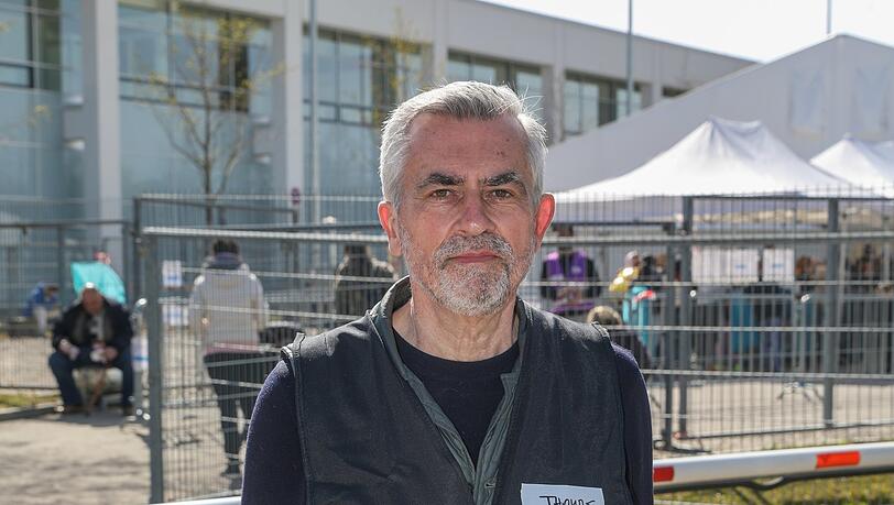 "Wir brauchen dringend wieder mehr Helfer bei der Zimmervermittlung", sagt Schichtleiter Thomas Koenen. "Wir brauchen dringend wieder mehr Helfer bei der Zimmervermittlung", sagt Schichtleiter Thomas Koenen.