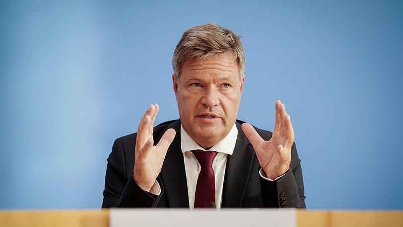 Bundeswirtschaftsminister Robert Habeck bei einer Pressekonferenz in Berlin. Bundeswirtschaftsminister Robert Habeck bei einer Pressekonferenz in Berlin.