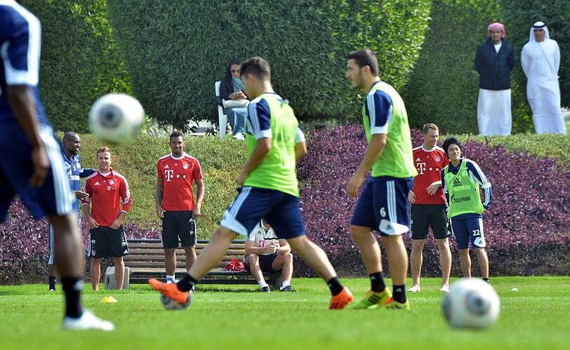 Die Bilder vom Besuch der Bayern auf dem Schalke-Trainingsgelände.