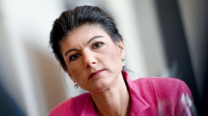 "Wir gehen in eine Welt, wo immer mehr hochgerüstet wird", sagt Linken-Politikerin Sahra Wagenknecht.