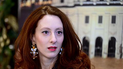 Die 32-Jährige spielt in Salzburg an der Seite von Philipp Hochmair.