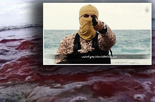 Das Meer hat sich vom Blut rot verfärbt, ein ISIS-Kämpfer mit erhobener Waffe.