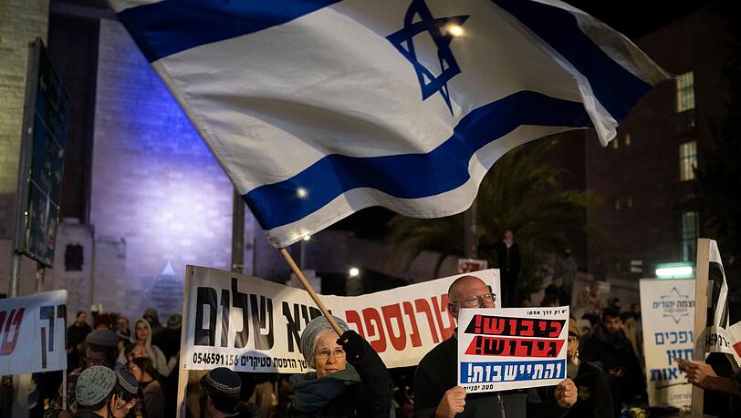 in Israel gibt es Rufe nach einer Fortsetzung des Krieges.