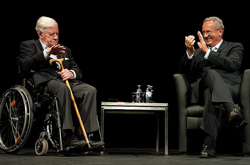 Gern gesehener und gehörter Gesprächsgast: Schmidt unterhält sich mit Münchens Ex-OB Christian Ude 2012 im ausverkauften Münchner Volkstheater.
