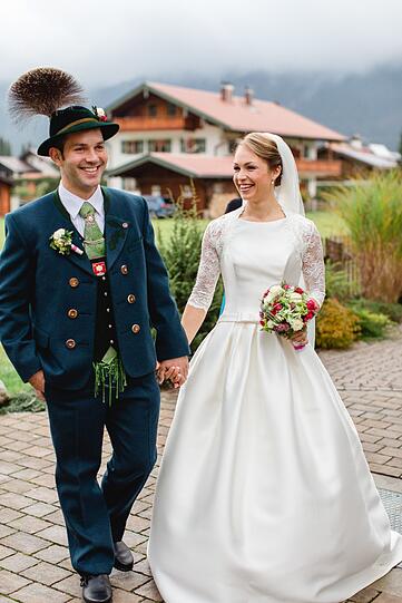 Magdalena Neuner und ihr Mann Josef Holzer haben im Oktober 2015 in ihrem bayerischen Heimatort Wallgau geheiratet