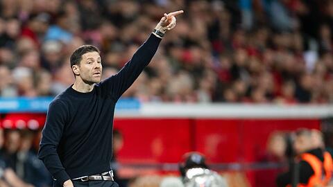 Trainer Xabi Alonso feiert mit Bayer Leverkusen Rekorde.