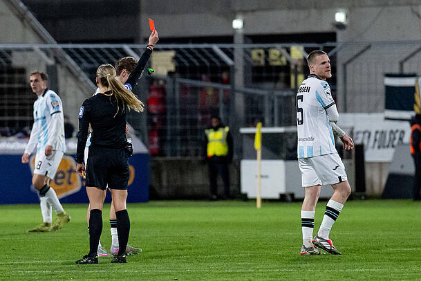 Sah in der zweiten H&auml;lfte die Ampelkarte: Thore Jacobsen.