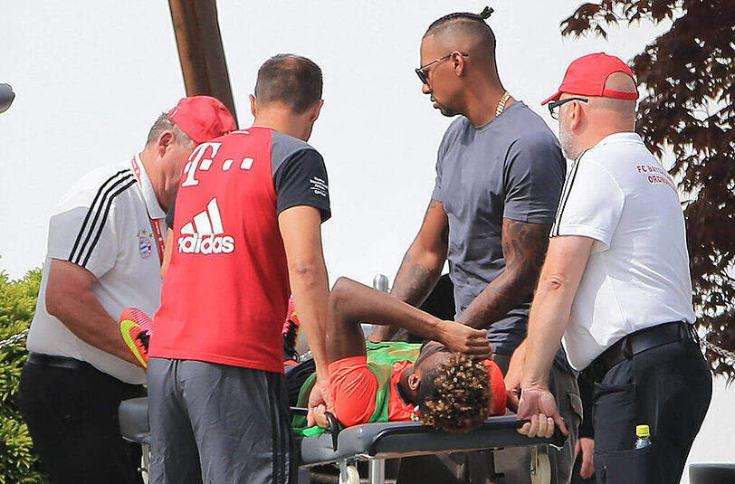 Kingsley Coman verletzt sich im öffentlichen Bayern-Training. Die Bilder...