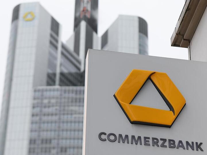 Die Bank verkleinert ihre Präsenz in Deutschland von 1000 auf 800 Geschäftsstellen.