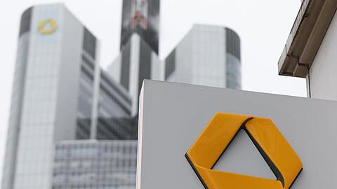 Die Bank verkleinert ihre Präsenz in Deutschland von 1000 auf 800 Geschäftsstellen.