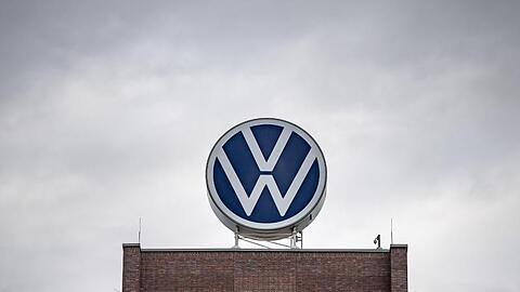 Kurzarbeit steht wegen der Folgen der Corona-Krise für rund 80.000 VW-Beschäftigte in Deutschland an.