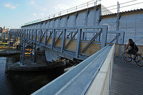 Die eingerüstete Steinerne Brücke in Regensburg &ndash; auch sie ist ein Weltkulturerbe