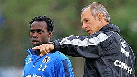 Chance in Krakau: Trainer Maurer (r.) schickt Eke Uzoma aufs Feld.