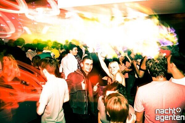 Unter dem Motto "Amazones from Planet House" tanzen die Gäste in der Nacht auf Sonntag im Harry Klein zu Techno und Minimal. Weitere Fotos von der Veranstaltung gibt's unter www.nachtagenten.de.