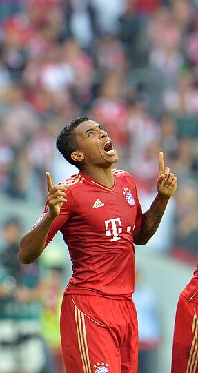LUIZ GUSTAVO NOTE 2: Er ist der Platzhalter für Javi Martínez. Machte seine Sache ordentlich, seine Balleroberung ermöglichte Kroos' 2:1. Das 3:1 besorgte er mit einem schönen Gewaltschlenzer aus fast 30 Meter selbst. Ein Treffer, Prädikat Tor des Monats. Kampflos will er seinen Platz nicht räumen.