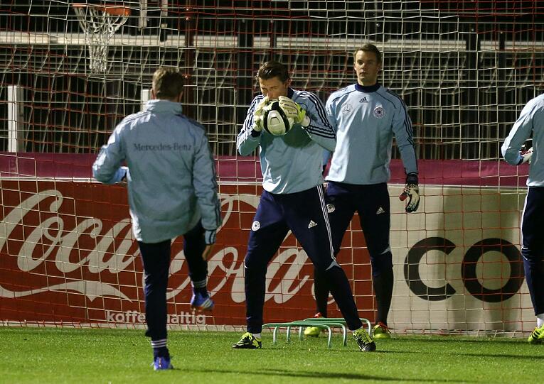 Am Dienstagabend war die DFB-Elf zu Gast beim FC Bayern. Die Bilder vom Training an der Säbenerstraße.