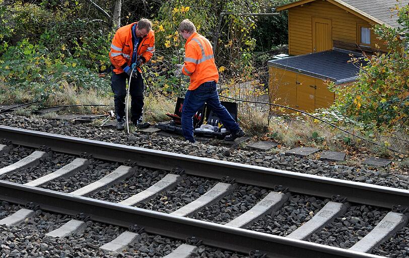 Brandanschläge auf Kabelschächte der Deutschen Bahn. Hier sind die Bilder.