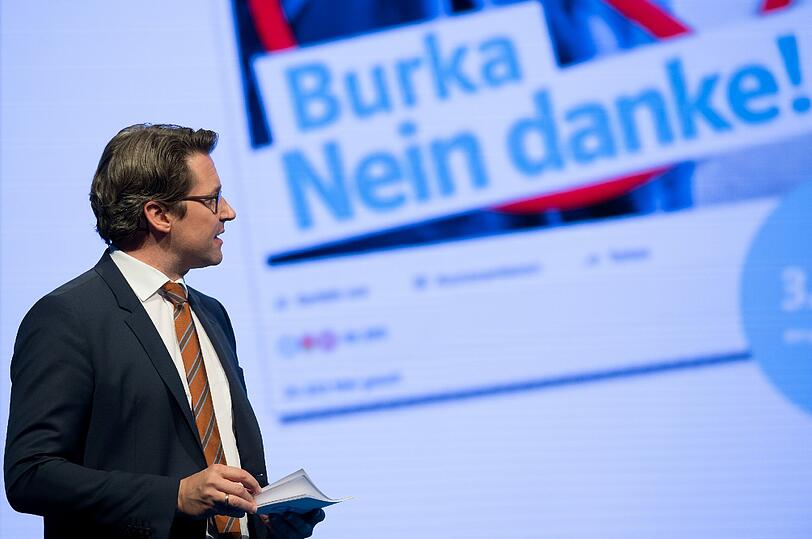 Andreas Scheuer fürchtet sich vor der "Uniform des Islamismus" und möchte die Burka in Deutschland verbieten.