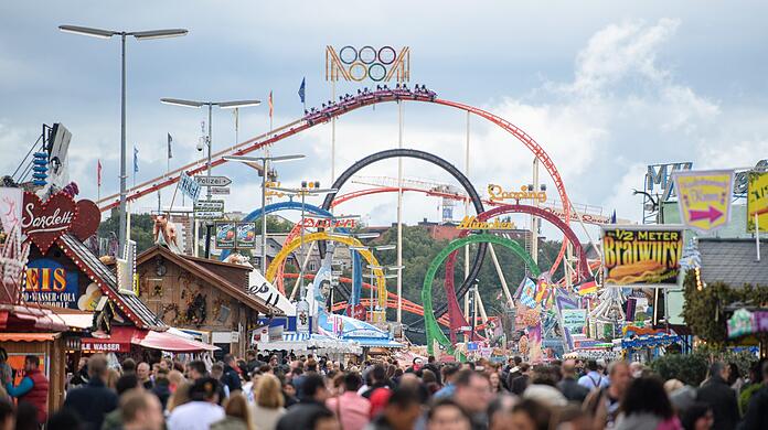 Der Olympia-Looping auf dem Oktoberfest.