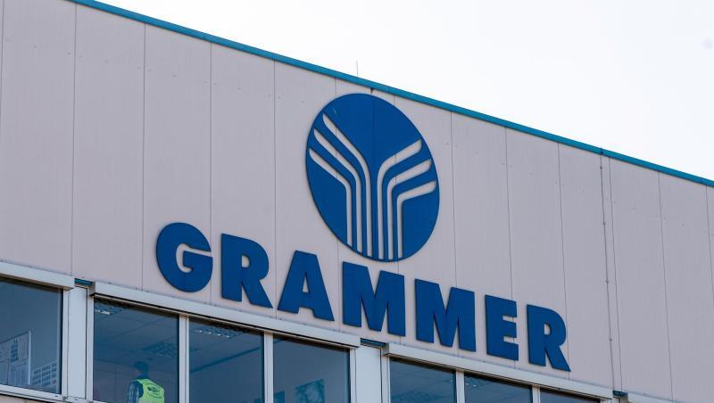 Logo von Grammer an einem Gebäude auf einem Werksgelände. Foto: Armin Weigel/Archiv Logo von Grammer an einem Gebäude auf einem Werksgelände. Foto: Armin Weigel/Archiv