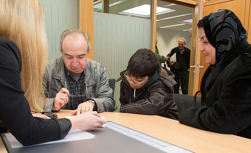 Mehr als 100 000 Konten für Flüchtlinge haben die Sparkassen bisher eingerichtet. Dennoch wünscht man sich mehr Wettbewerb.