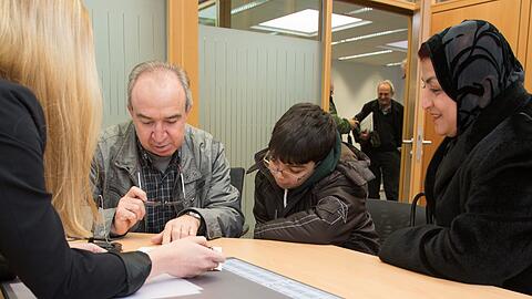 Mehr als 100 000 Konten für Flüchtlinge haben die Sparkassen bisher eingerichtet. Dennoch wünscht man sich mehr Wettbewerb.
