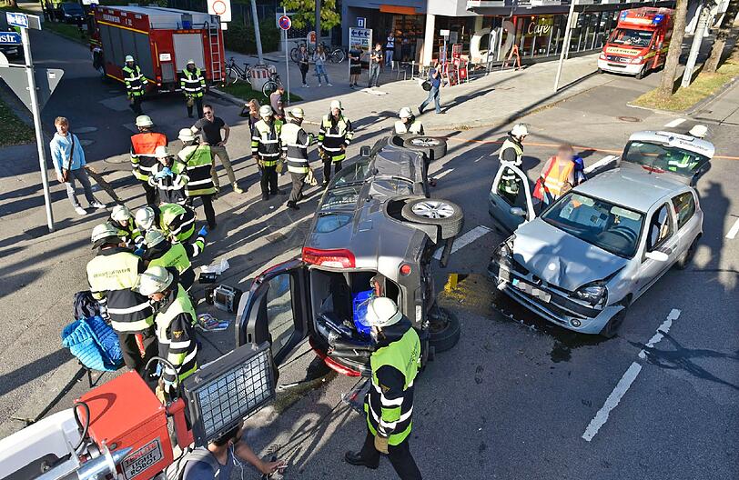 Beim zweiten Unfall kurze Zeit darauf konnten sich die Insassen selbstständig befreien.