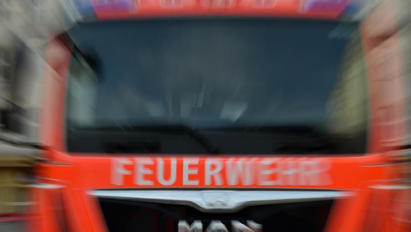 Ein Feuerwehrauto ist zu sehen. Foto: Britta Pedersen/Archiv Ein Feuerwehrauto ist zu sehen. Foto: Britta Pedersen/Archiv